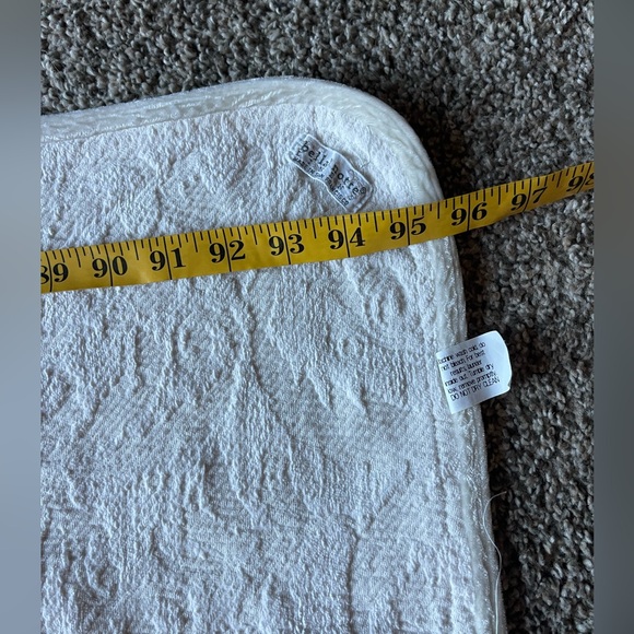 Bella Notte Vintage Elegant White Textured Throw Blanket - Picture 2 of 7